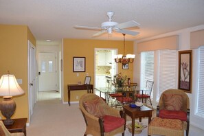 A living room with a ceiling fan, a dining table with chairs, and a lamp. - 16CaboPl | Lake DeSoto | Townhome Sleeps 6 (Hot Springs Village)