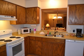 Full-sized fridge, microwave, stovetop, dishwasher - 7RomeLn | Cortez Courts Townhome | Sleeps 6 (Hot Springs Village)