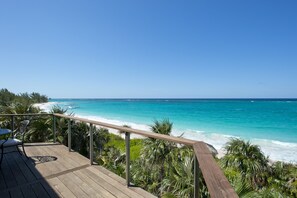 Property grounds - Lux Beachfront House W/ Private Pool on Bank Rd. Walk to Tippy's! (Governors Harbour)