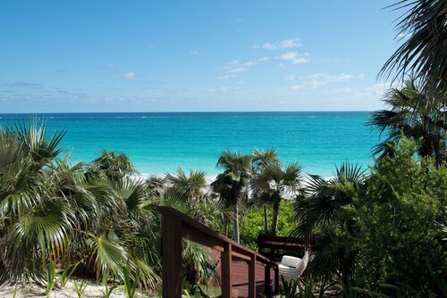 Lux Beachfront House W/ Private Pool on Bank Rd. Walk to Tippy's!