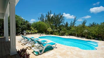 Lämmitetty uima-allas