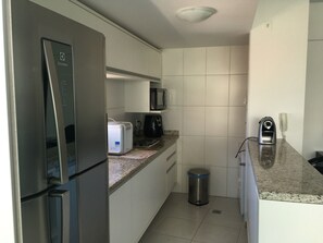 Geladeira, micro-ondas