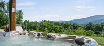 The Black Bear Lodge: Amazing Mountain Views!