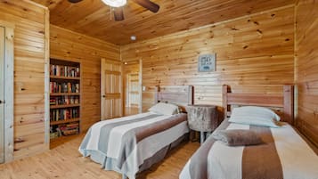3 bedrooms, Egyptian cotton sheets, iron/ironing board, WiFi