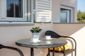 Outdoor dining - HOUSE OLEA, with private pool, completely private, great for families (Gustirna)