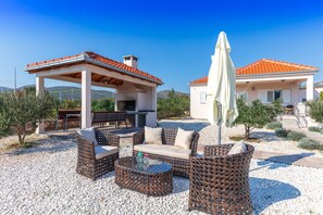 تناول الطعام بالخارج