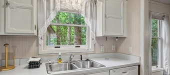 24OranPl | Coronado Courts Townhome | Sleeps 6