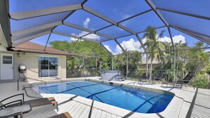 A covered outdoor swimming pool with lounge chairs and a hot tub. - Beautiful Water Views, 9-min Walk to Beach, 7-min Walk to Restaurants, 5 bikes (Marco Island)