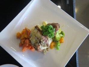 Daily cooked-to-order breakfast for a fee