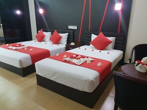 Deluxe Queen Room  | 2 bedrooms, Egyptian cotton sheets, premium bedding, in-room safe