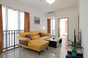 Căn hộ Executive, 1 phòng ngủ | Két bảo mật tại phòng, bàn, màn/rèm cản sáng 