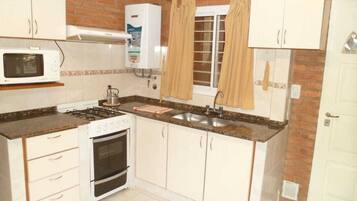 Lemari es, oven, kompor, dan ketel listrik