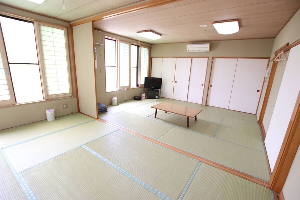 Blackout curtains, free WiFi