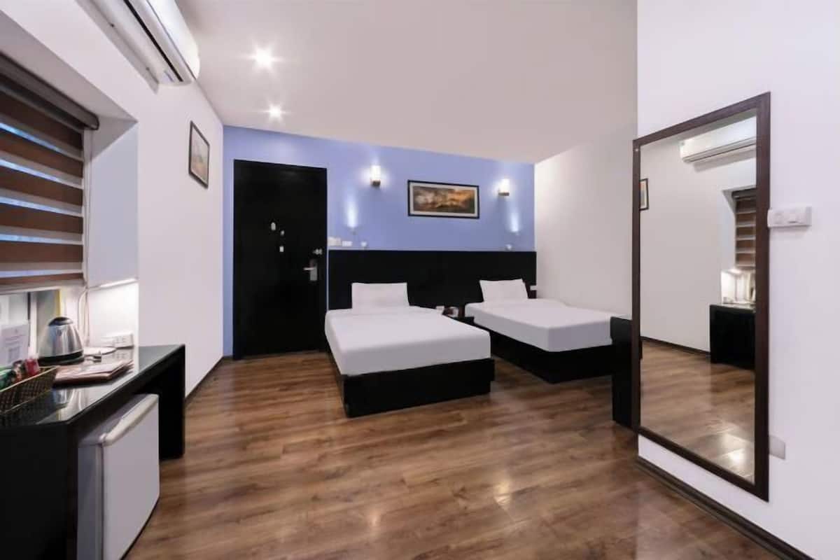Minibar, in-room safe, soundproofing, iron/ironing board