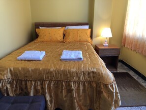 City appartement, 3 slaapkamers, uitzicht op de stad | 3 slaapkamers, een strijkplank/strijkijzer, gratis wifi