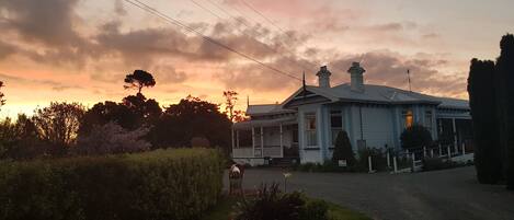 Fachada de la propiedad