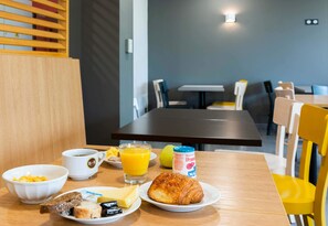 Colazione a buffet a pagamento, servita tutte le mattine 