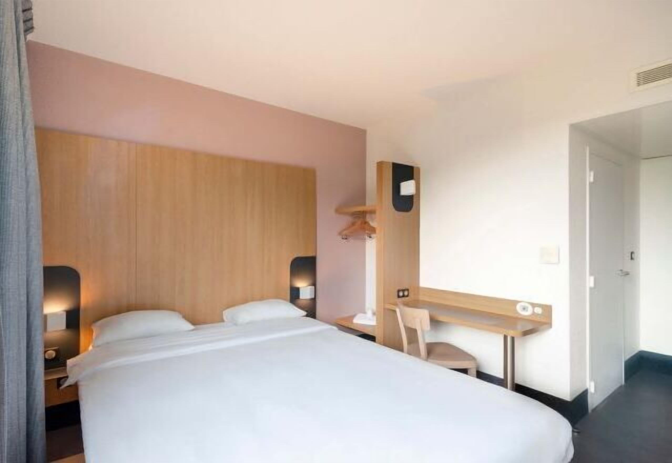 Soundproofing, cots/infant beds, WiFi, wheelchair access