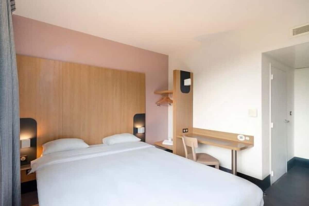 Soundproofing, cots/infant beds, WiFi, wheelchair access