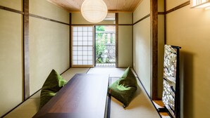 Rumah (Private Vacation Home) | 3 kamar tidur, setrika/meja setrika, dan Wi-Fi gratis