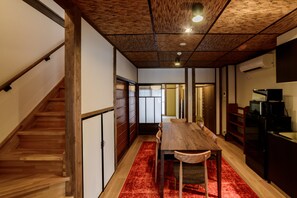 Maison (Private Vacation Home) | Restauration dans la chambre
