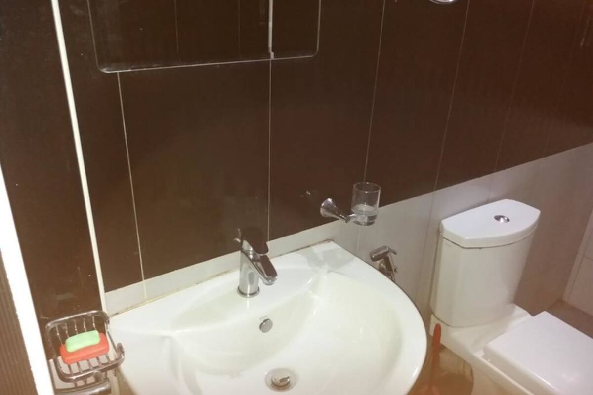 Family Room, Non Smoking | Bathroom sink