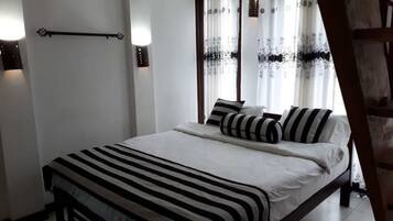 Deluxe Double Room, Non Smoking | Desk, soundproofing