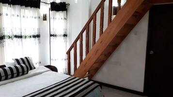 Double Room, Non Smoking | Desk, soundproofing