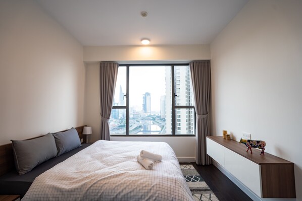 Departamento, 3 habitaciones | Escritorio, cortinas blackout y tabla de planchar con plancha 