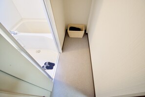 Ferienhaus (Private Vacation Home) | Badezimmer | Badewanne und Dusche (separat), Komfortbadewanne