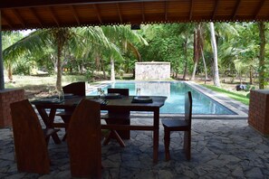Outdoor pool - Marian Holiday Bungalow (Mundalama)