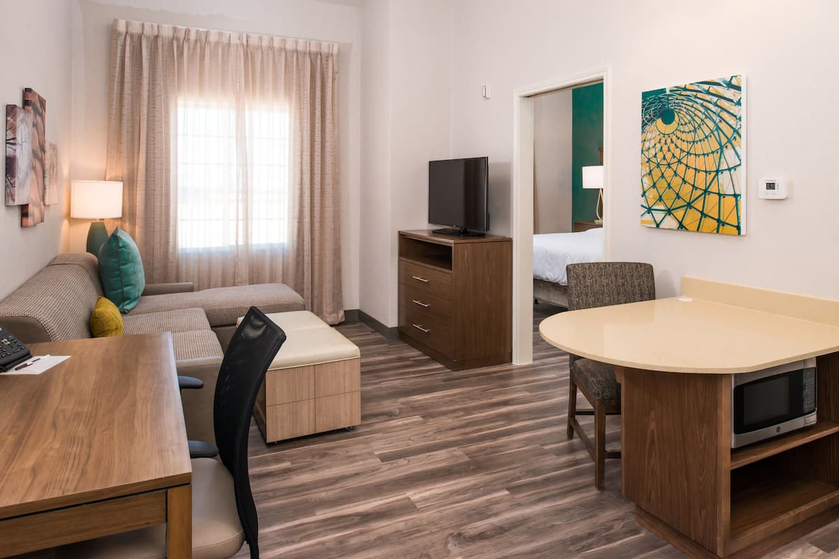 Suite, 1 Bedroom, Accessible (Communication, Roll-In Shower)