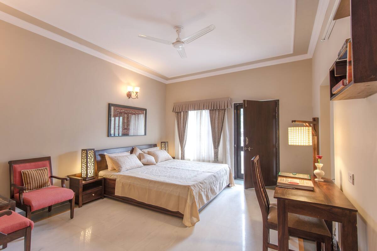 Blackout curtains, rollaway beds, free WiFi, bed sheets