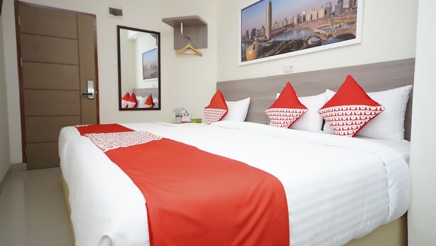 Superior Suite, Non Smoking | Desk, WiFi (free), bed sheets - OYO 251 The Maximus Inn Hotel (Palembang)