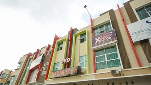 Exterior - OYO 251 The Maximus Inn Hotel (Palembang)