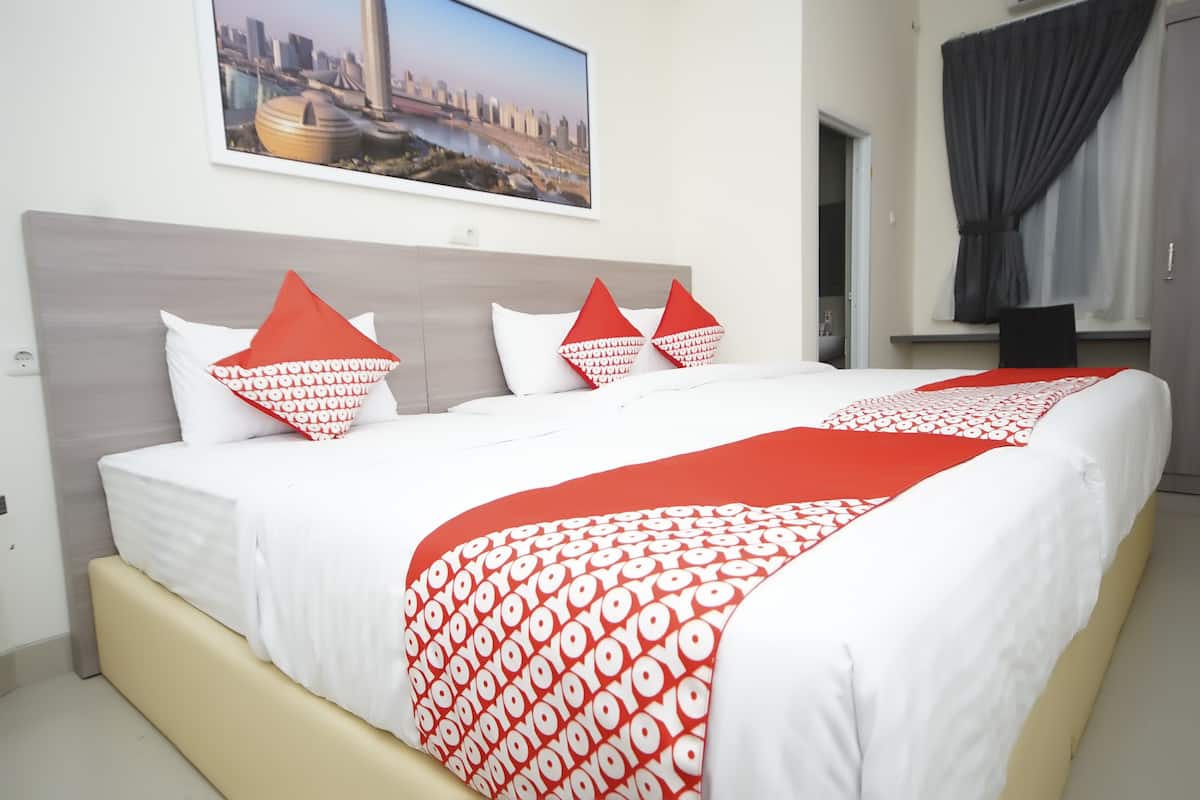 Superior Suite, Non Smoking | Desk, WiFi (free), bed sheets