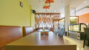 Dining - OYO 251 The Maximus Inn Hotel (Palembang)