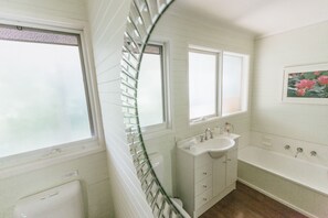 Bathtub, towels