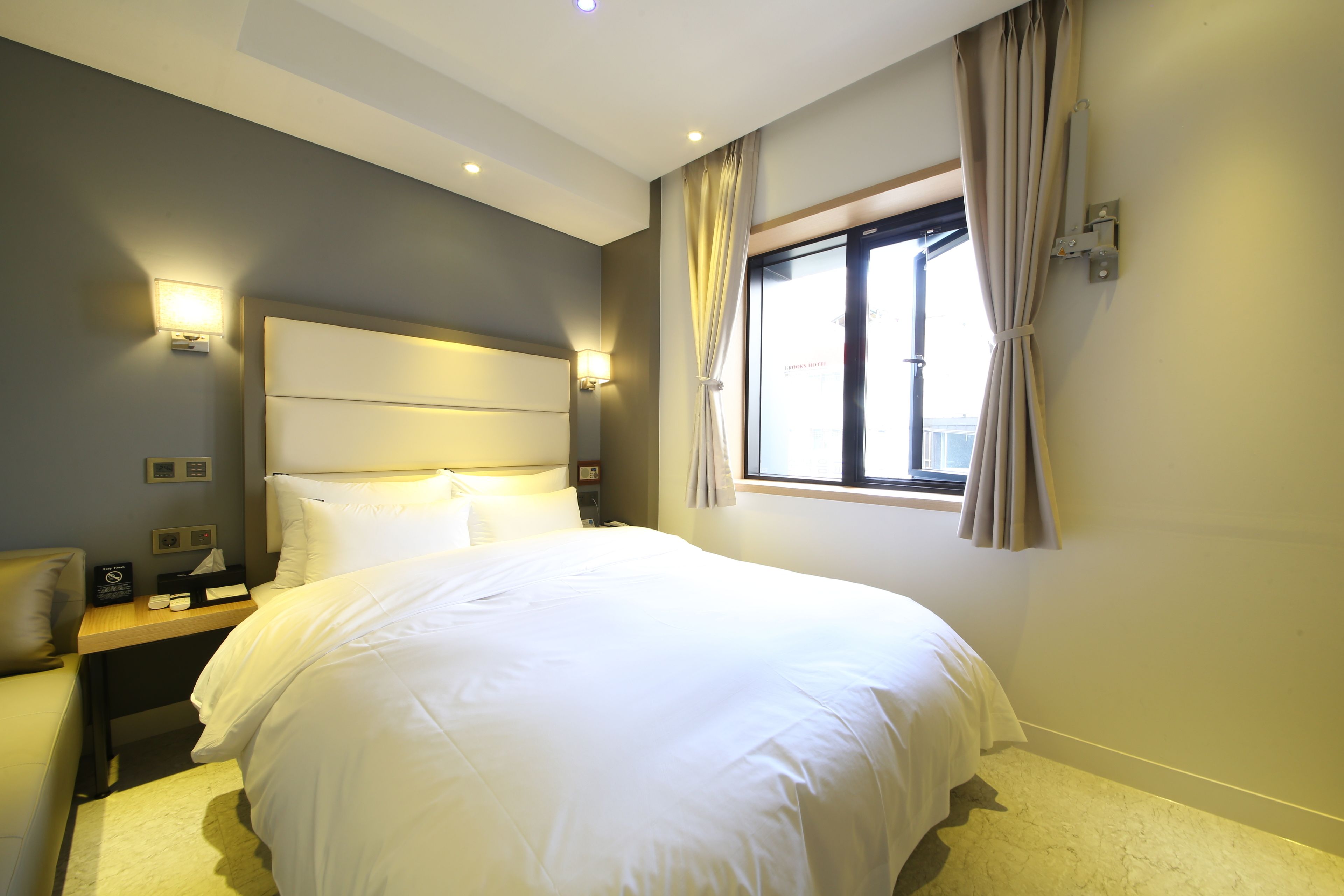 標準雙人房, 浴缸 | 高級寢具、羽絨被、書桌、筆電工作空間