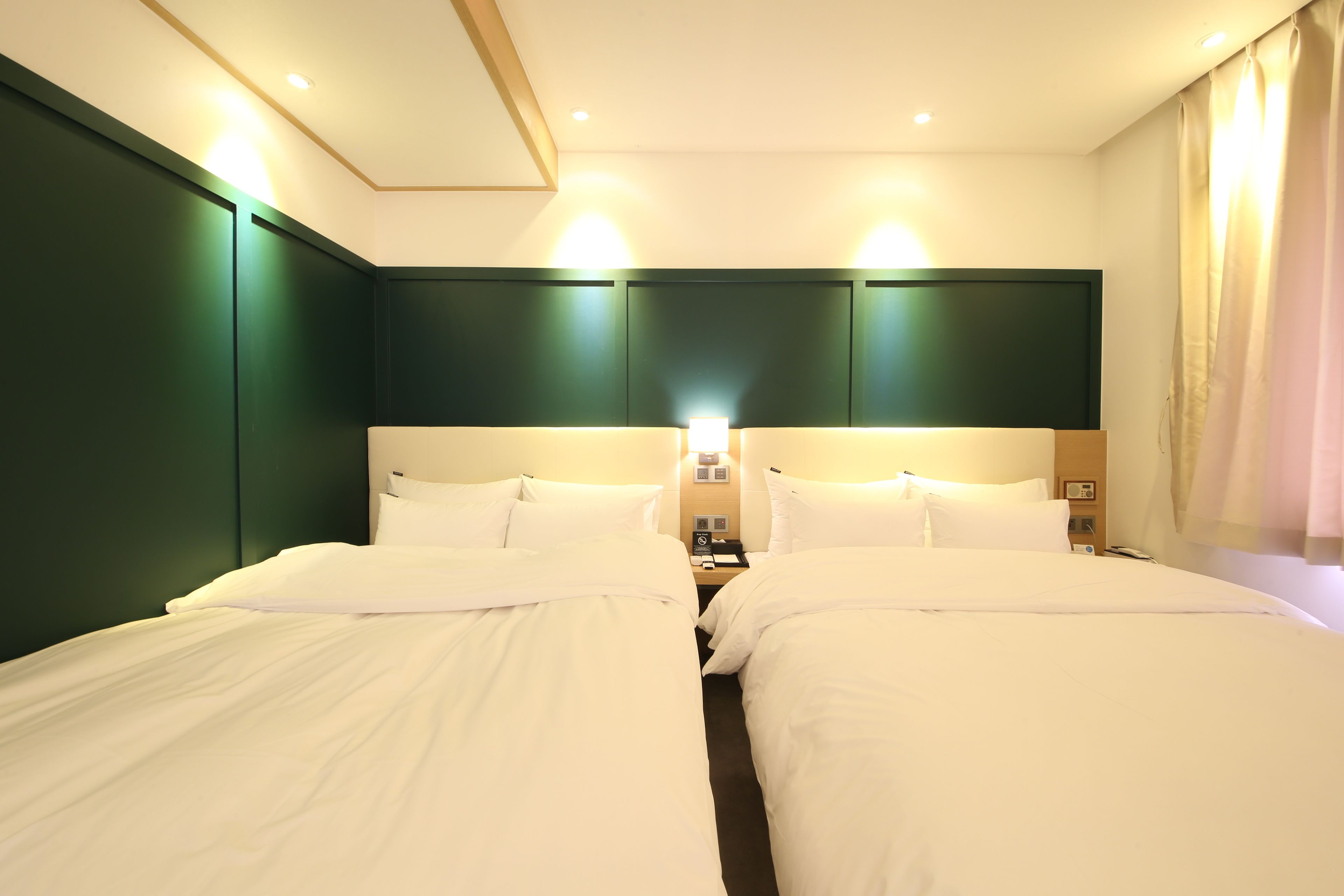 deluxe suite (family) | premium bedding, down duvets, desk, laptop workspace