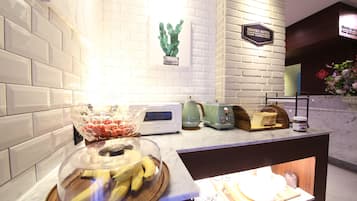 Desayuno de autoservicio incluido todos los días