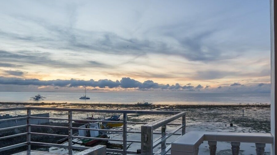 Kellocks seaview apartelle