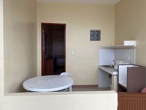 Comfort-Doppelzimmer, 1 Doppelbett, barrierefrei, Meerblick | Terrasse/Patio
