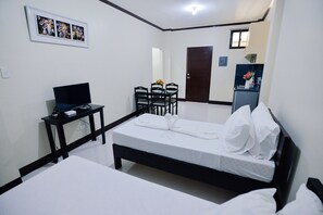 Family Room | Desk, free WiFi, bed sheets - Twin B Residences (Kalibo)