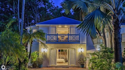 **DARLING OF DUVAL @ OLD TOWN** Estate Cottage + Spa + LAST KEY SERVICES…