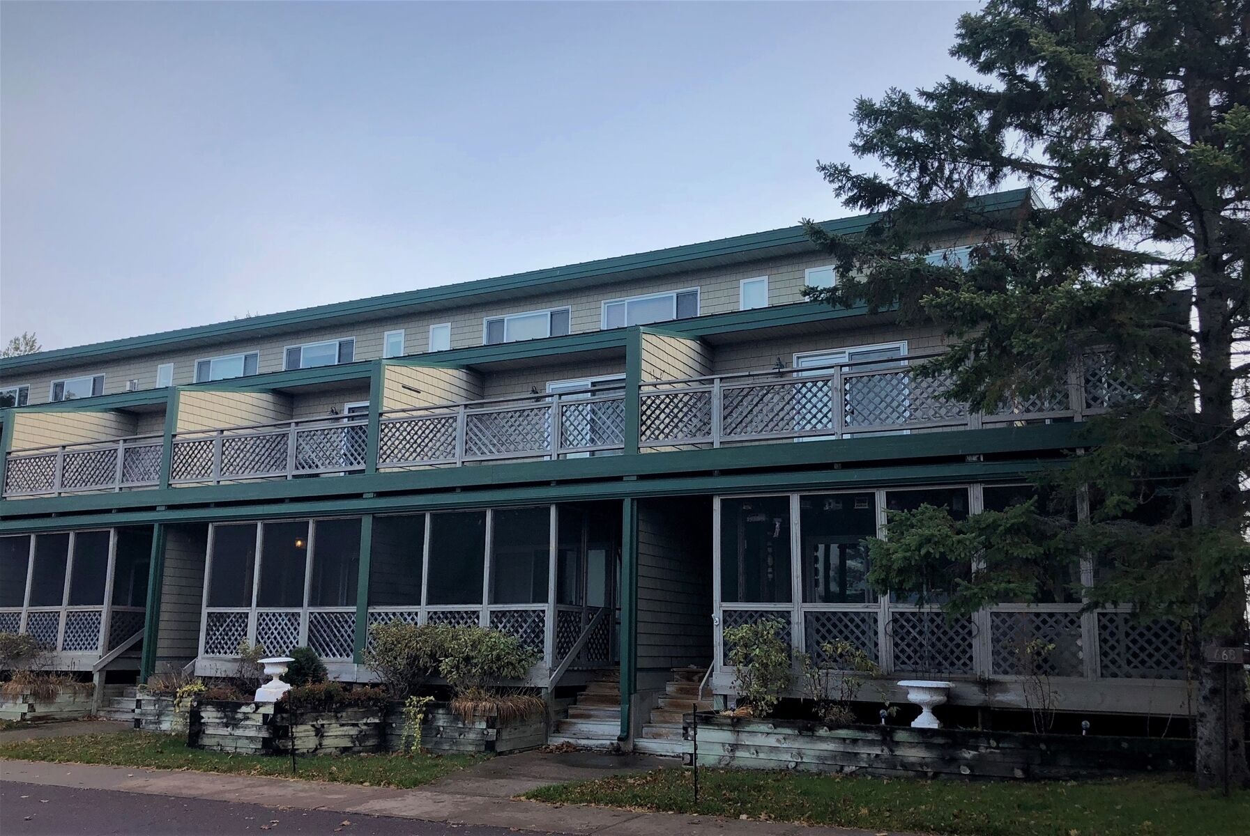 Parkside Condo 6 -  Condo Conveniently Located Across from Joni`s Beach