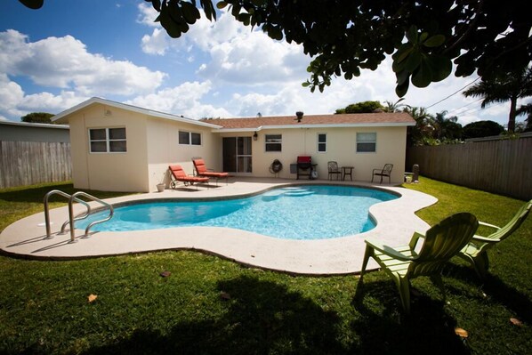Outdoor pool, a heated pool
