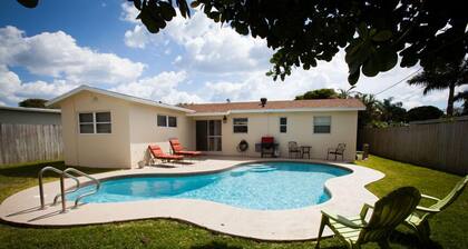 Tilava 3/2-omakotitalo uima-altaalla sijaitsee 1 korttelin päässä Dreher Parkista