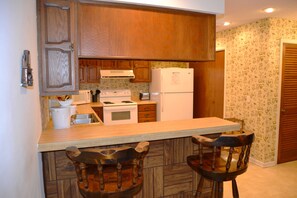 Fridge, microwave, stovetop, dishwasher