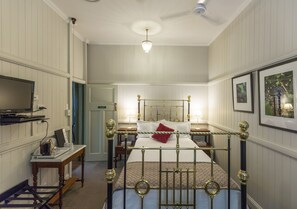 4 chambres, fer et planche à repasser, Wi-Fi, draps fournis